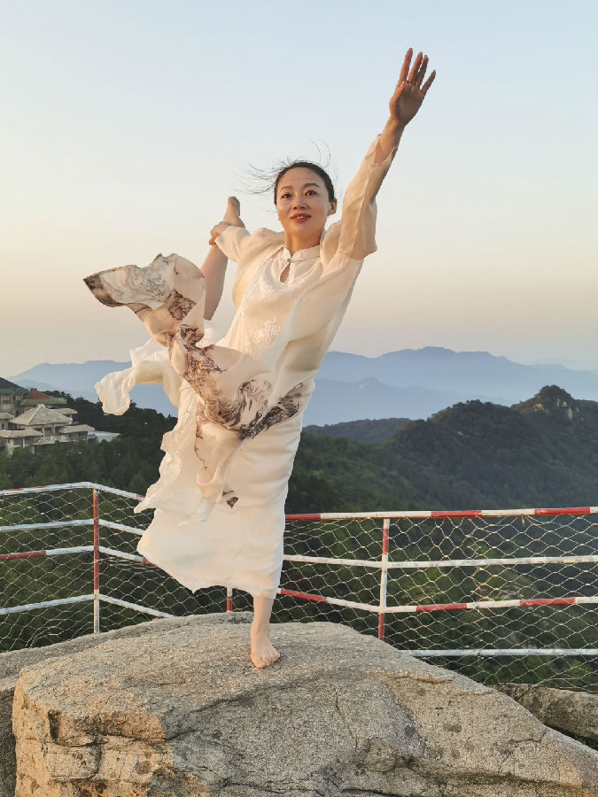 4.-5李延琴 《报晓观云》.jpg 图片